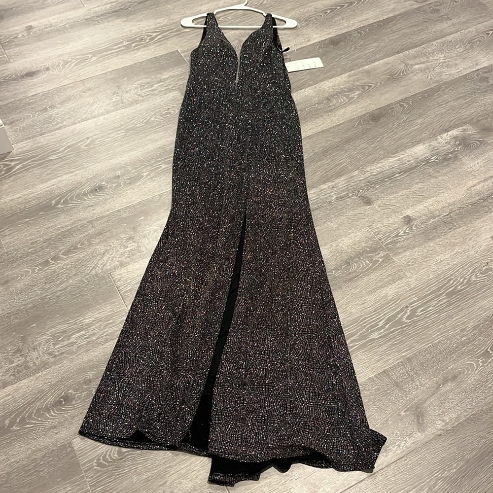 Women’s Aria Couture Beaded Gown PROM dress!, Size Medium, NWT
